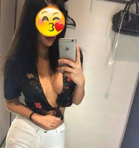Alluring masseuse ensures cleanliness for Sydney's findmassagenearby spa visit.